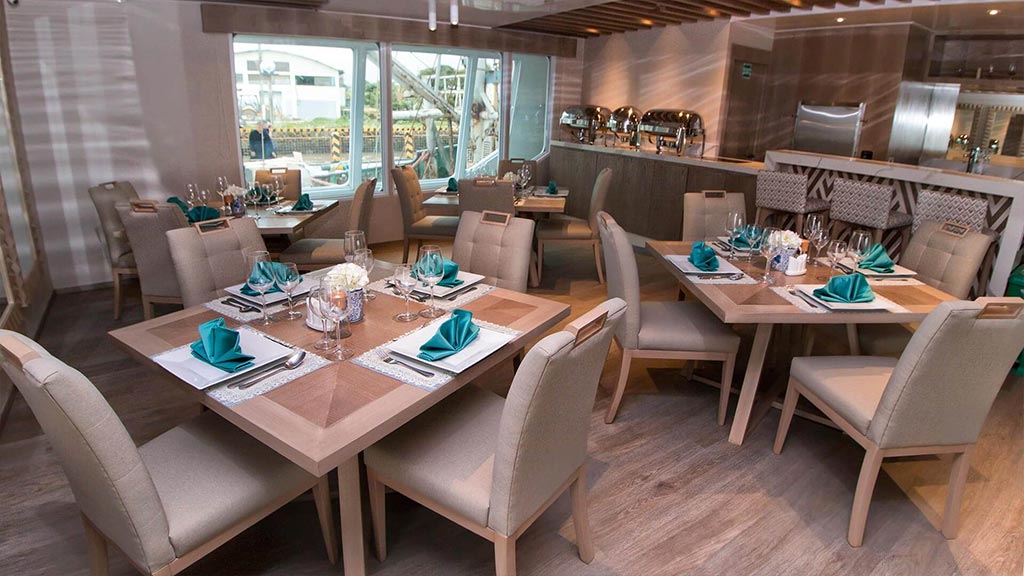 catamaran, endemic, luxe, cruise, galápagos, restaurant2