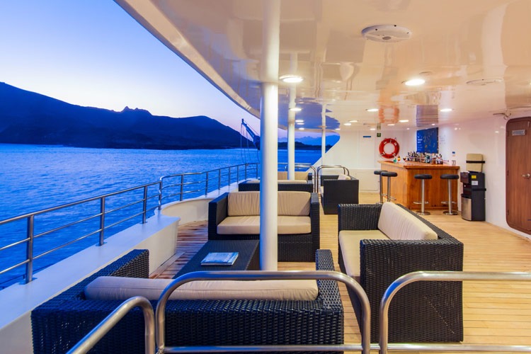cormorant, luxe, cruise, galápagos, terrace2