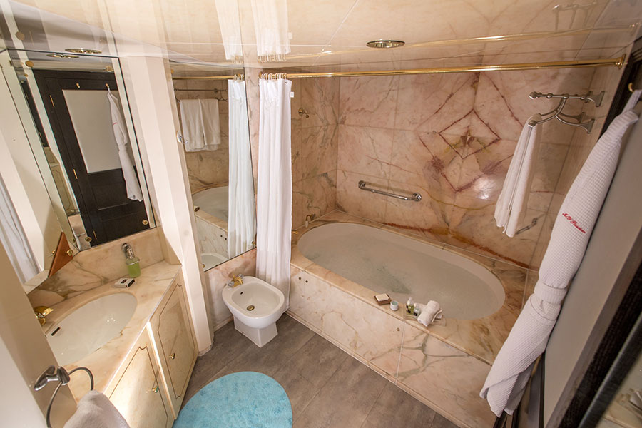 passion, luxe, cruise, galapagos, bathroom