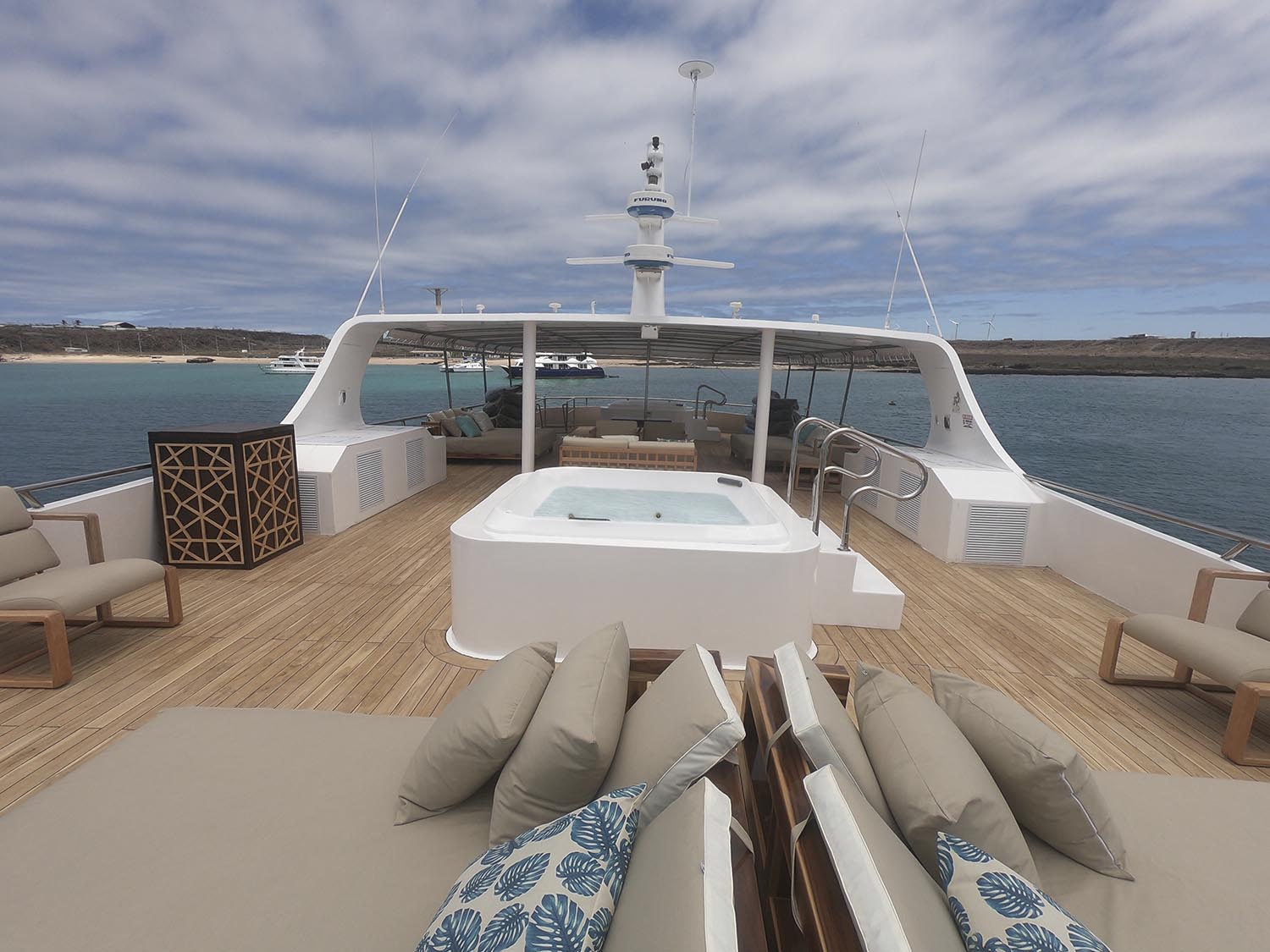 sea-star-cruise-luxe-galapagos, Upper, Deck