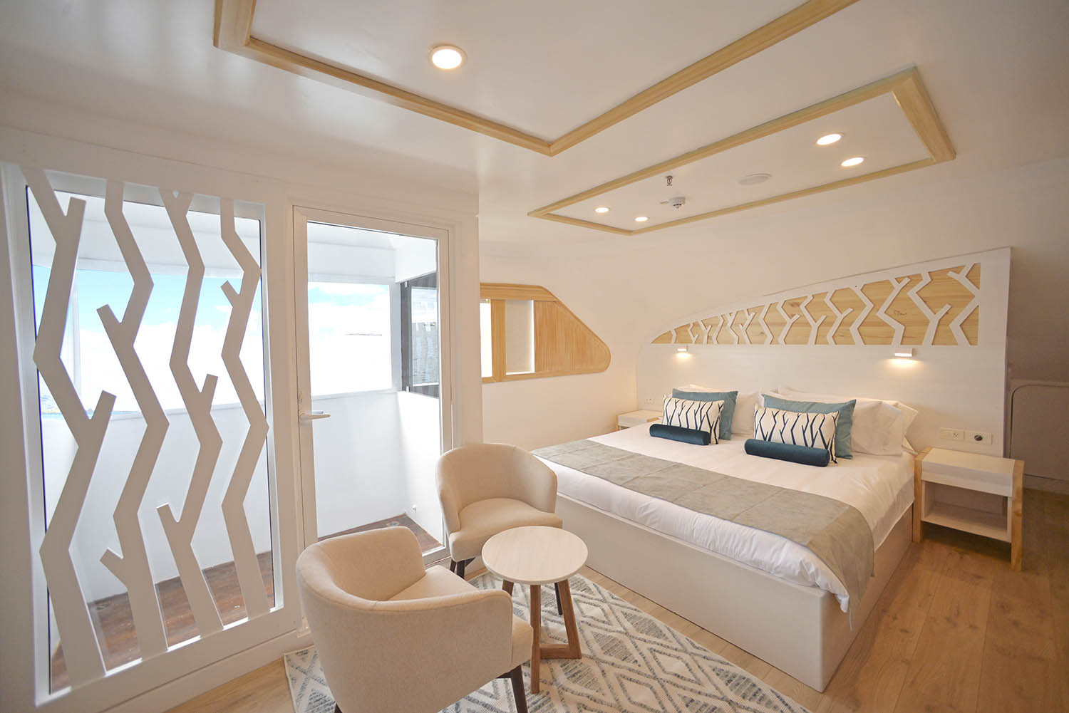 sea-star-cruise-luxe-galapagos, Suite, Bed