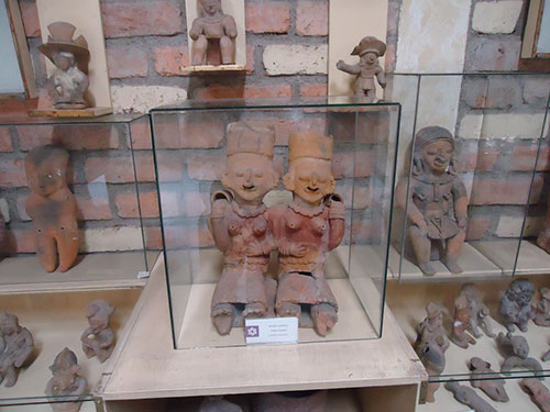 colonial, cities, ecuador, itk, voyage, plaza, cuenca, aboriginal, cultures, museum