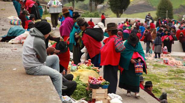 indigenous , markets, ecuador, itk, voyage, tzalaron, market, travel